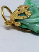 Vintage 22k Yellow Gold Hand Carved Apple Green Jade Peppers Pendant Necklace