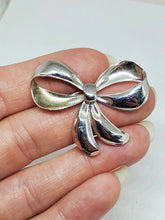 Vintage 925 Sterling Silver Beau Silver Ribbon Brooch/Pin. 3.4g