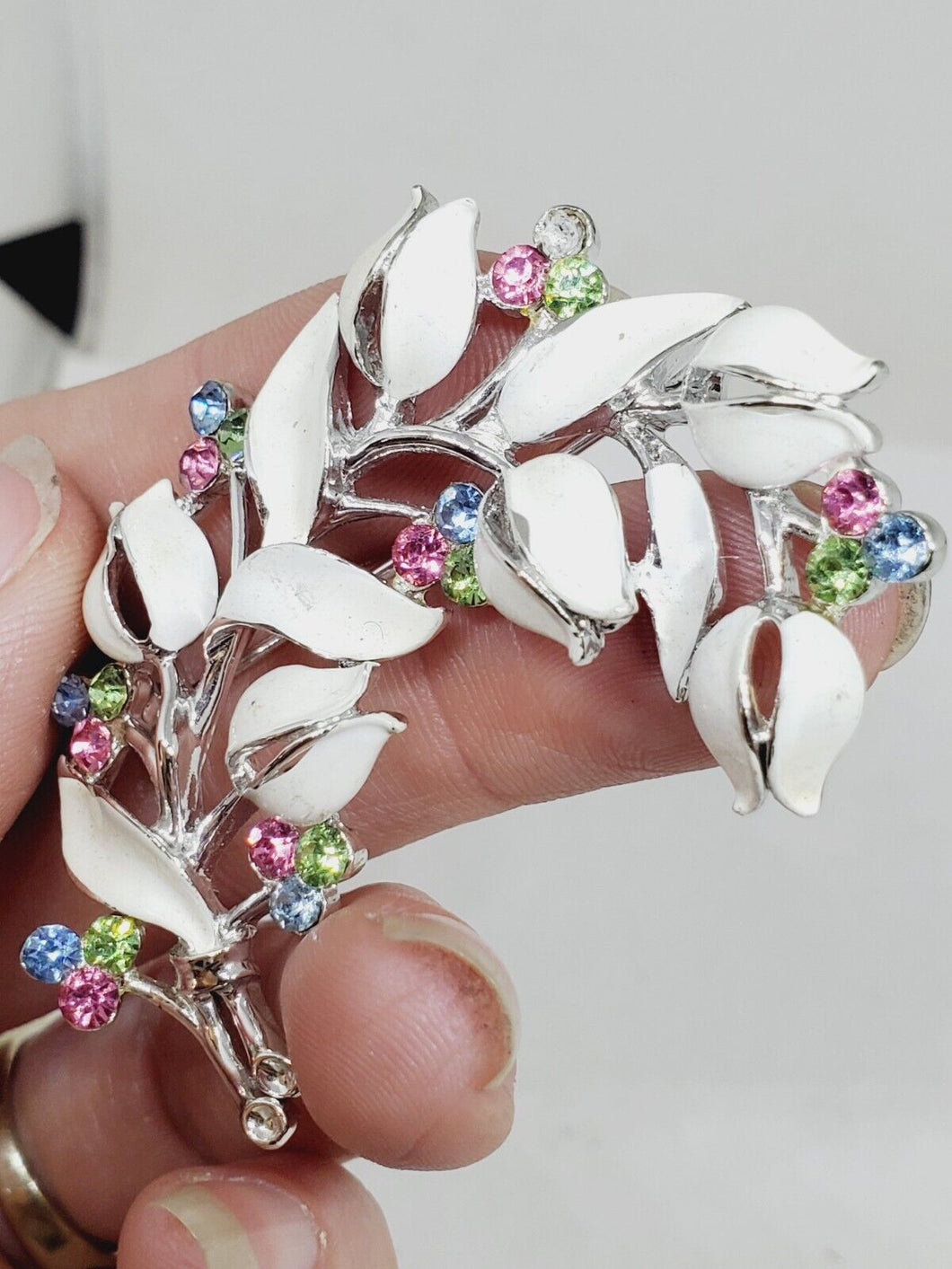 Magnetic Rhinestone Brooch/Pin 3 Leaf Clover Design Lavender Pink  Rhinestones