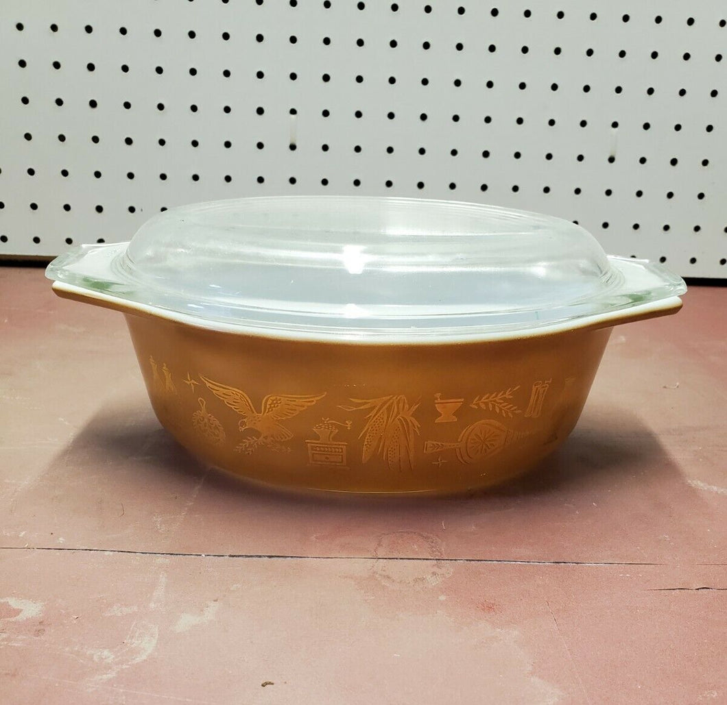 Vintage Pyrex Early American Eagle Gold 1.5 QT Covered Casserole Dish