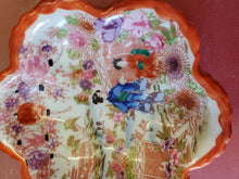 Vintage Japanese Kutani Hand Painted Geisha Scene Scalloped Rice Bowl