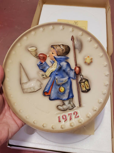 1972 W Goebel Hand Painted 2nd Annual Plate Boy With Horn W Germany Original Box