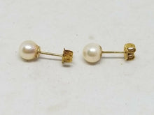 14k Yellow Gold 5.2mm Cultured Freshwater Pearl Stud Earrings