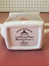 Vintage Sadler 17th Century Cottage English Country House Porcelain Tea Pot