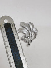 Vintage Lisner Costume Jewelry Silver Tone Leaf Brooch Signed