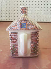 Vintage Sadler 17th Century Cottage English Country House Porcelain Tea Pot